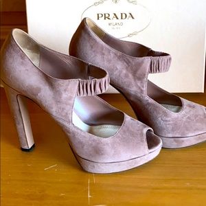 Prada rose/beige suede pumps